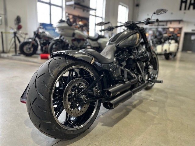 Fahrzeugabbildung Harley-Davidson FXBR Breakout Umbau Jekill Airride 260er Custom