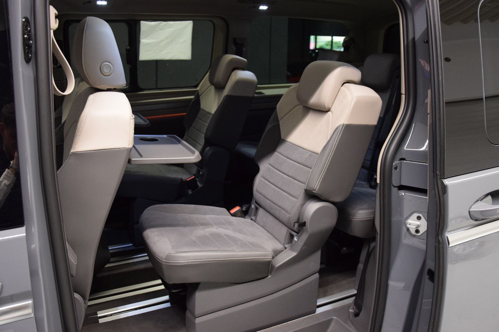 Fahrzeugabbildung Volkswagen T7 Multivan style lang Pano AHK ACC Standheizung