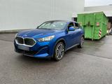 BMW iX2 20 eDrive - BMW iX2 mit Panoramadach