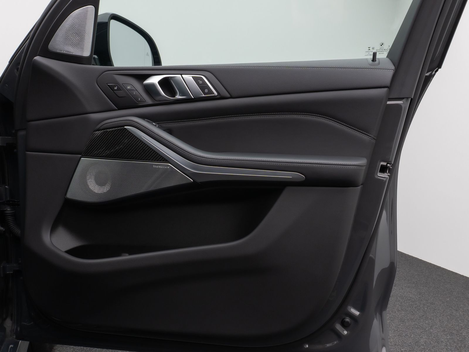 Fahrzeugabbildung BMW X5 M50i Panorama 360°Laser HUD DAB B&W Massage