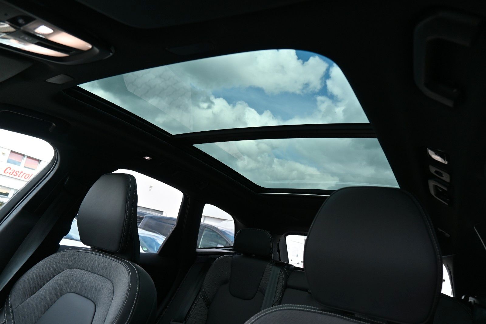 Fahrzeugabbildung Volvo XC60 B5B AWD Ultra Dark*360°*H/K*AHK*HUD*ACC