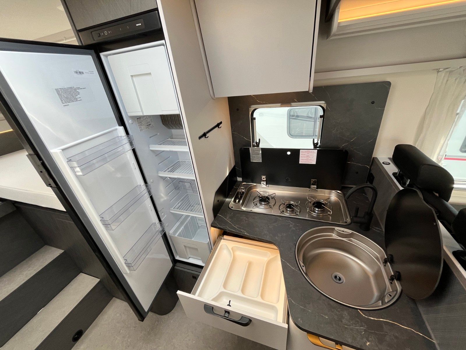 Fahrzeugabbildung Etrusco T 6900 SB *Hubbett*Complete Selection*Iconic* 26