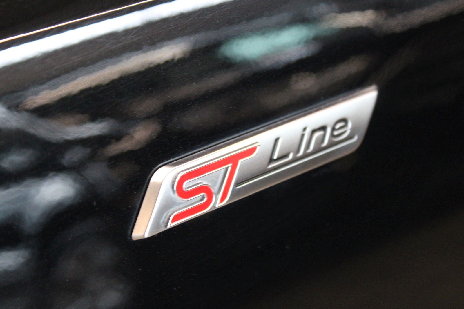 Fahrzeugabbildung Ford Focus ST-Line X Aut. LED ACC Leder Pano HUD Wint