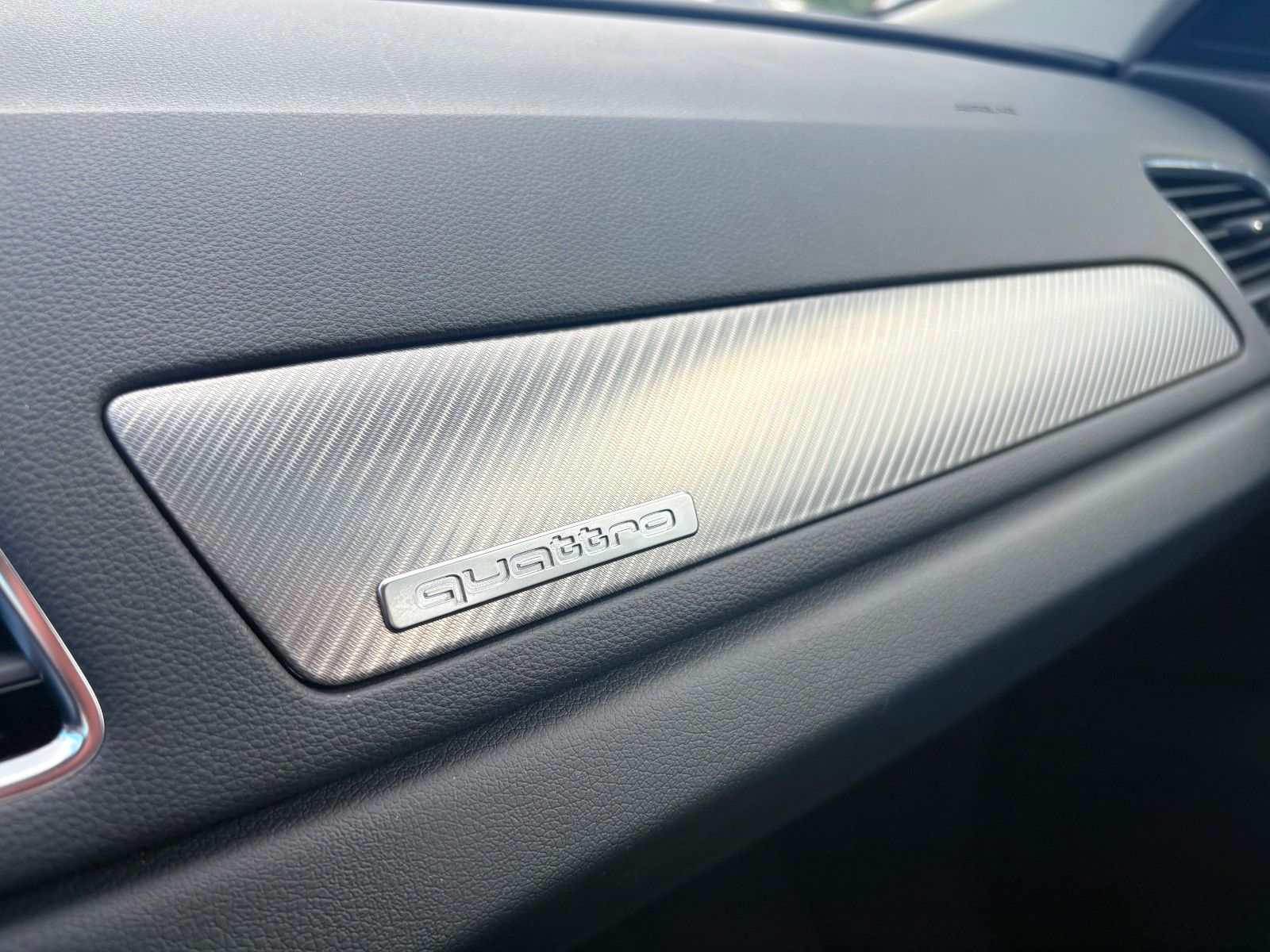 Fahrzeugabbildung Audi Q3 design quattro 2.0 TDI S-tronic Navi LED SHZ