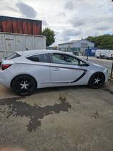 Opel Astra J GTC 2.0 165 Ps - Opel Astra aus 2011: Coupe