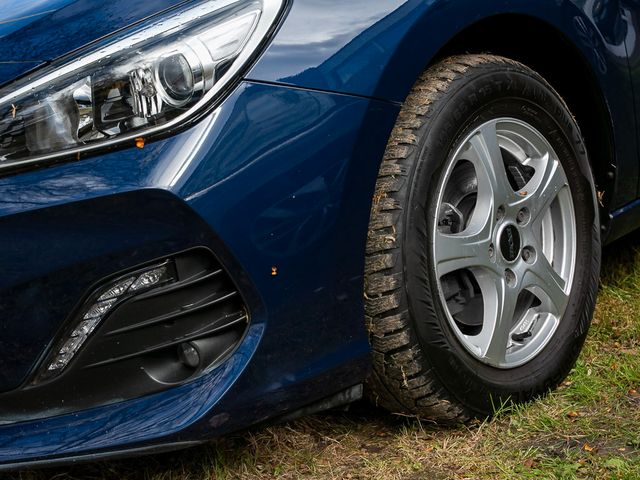 Hyundai i30 cw Pure Kamera Navi SHZ PDC TEMP