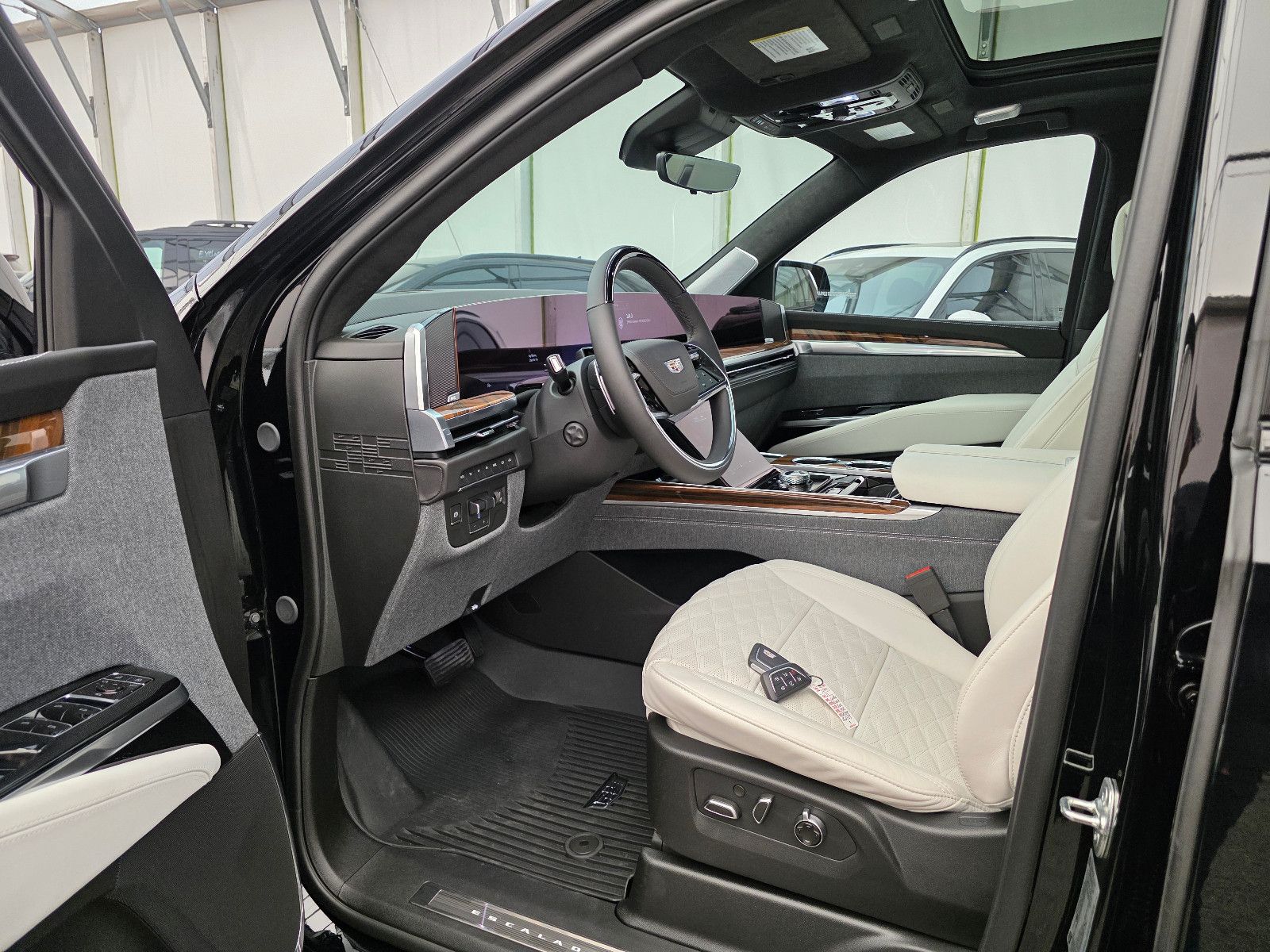 Fahrzeugabbildung Cadillac Escalade Sport Platinum T1: 129.000 EUR, Stock !