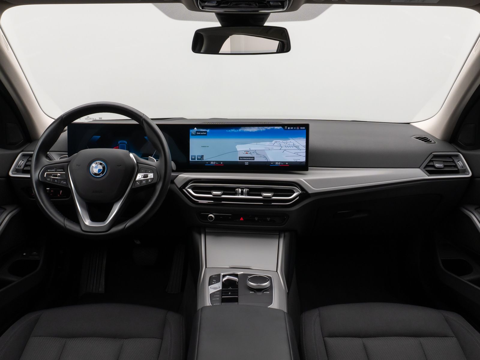 Fahrzeugabbildung BMW 330e HUD DAB HiFi CockPitPro PDC DrivingAssist