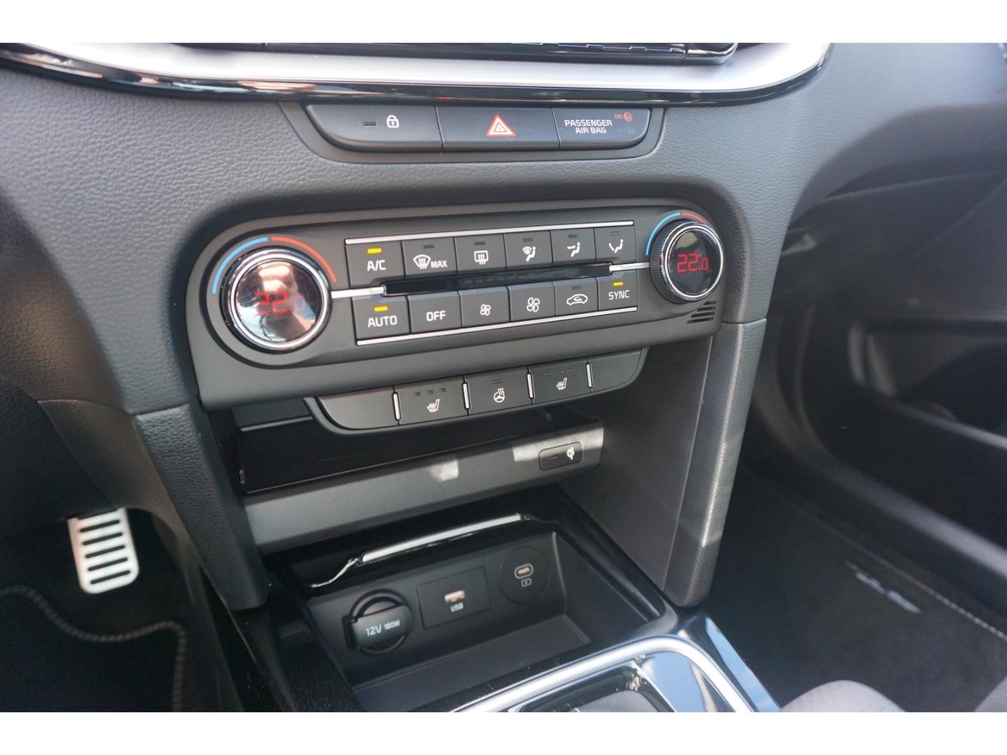 Kia Ceed_sw 1.5T 140 GT Line DCT7 Pano AHK Navi LED 