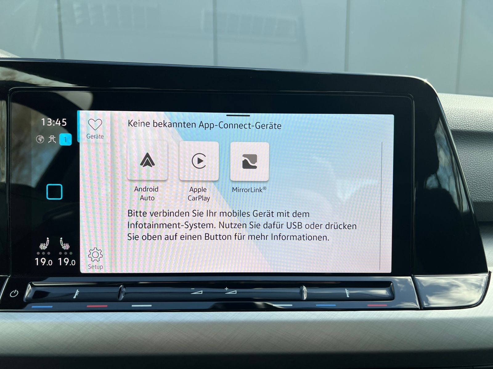 Fahrzeugabbildung Volkswagen Golf VIII 1.5 eTSI Life *AHK, Navi, AppConnect,