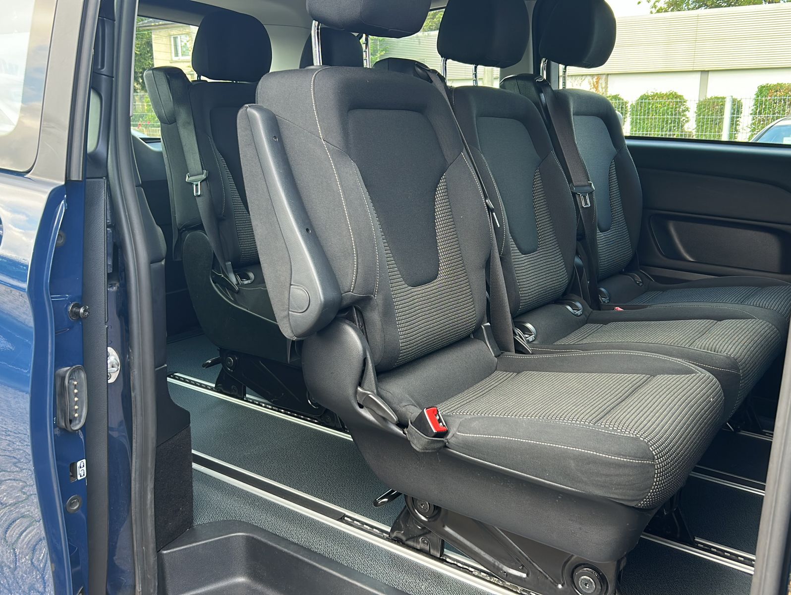 Fahrzeugabbildung Mercedes-Benz V 220 d RISE kompakt