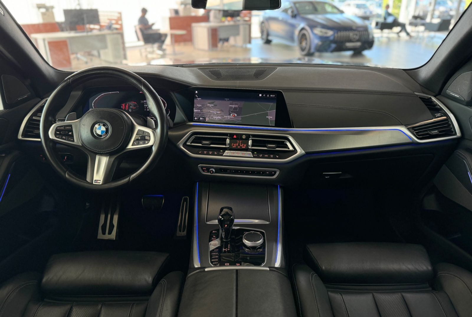 Fahrzeugabbildung BMW X5 xD25d M Sport Panorama Kamera HUD DAB H/K AHK