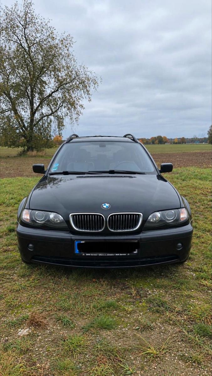 BMW 320 2005 — rear view