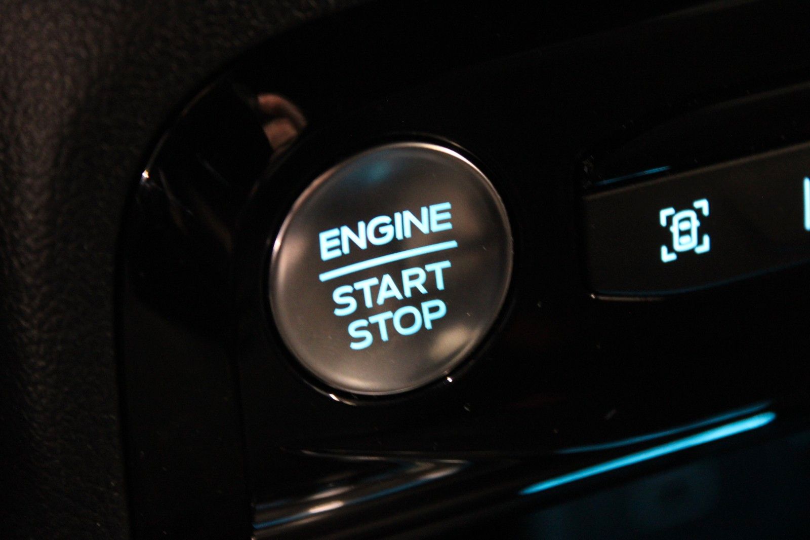 Fahrzeugabbildung Ford Kuga ST-Line X Automatik Facelift AHK Matrix LED