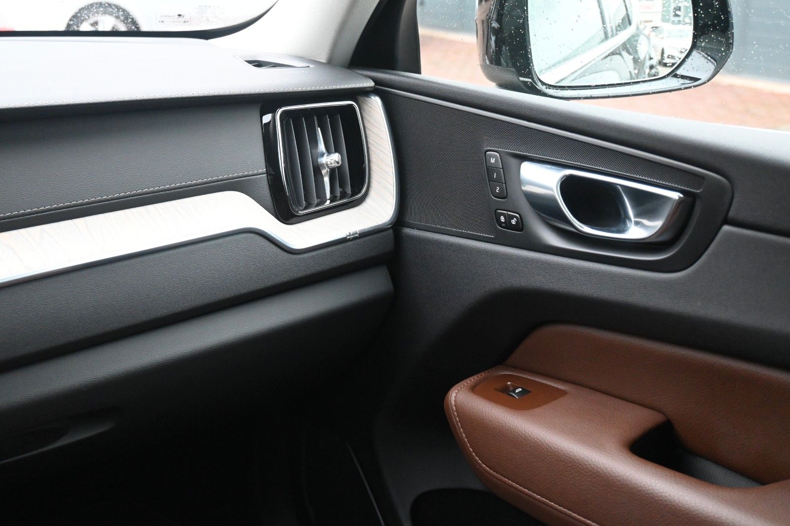 Fahrzeugabbildung Volvo XC60 D4 Inscription AT*PANO*STHZ*LED*CAM*DAB+