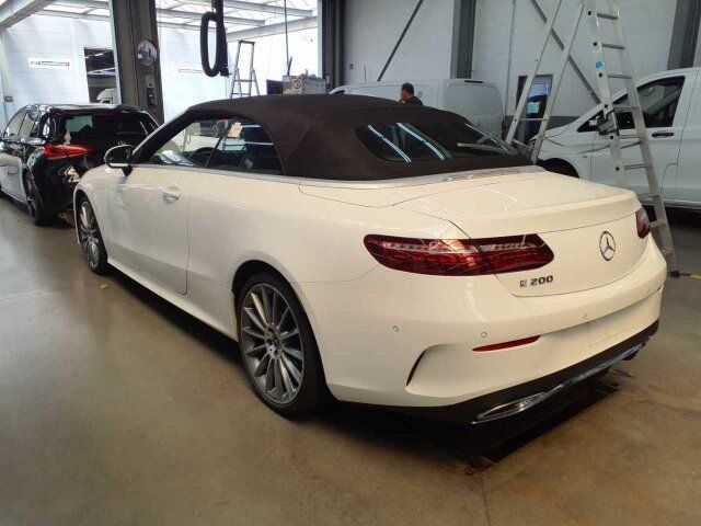 Fahrzeugabbildung Mercedes-Benz E200 Cab AMG HughEndMBUX Business AIRSCARF Totwi