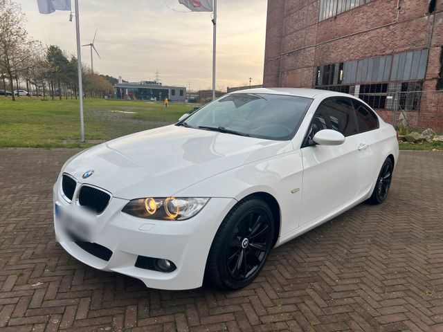 BMW E92 COUPE 320i 1 HAND SCHECKHEFTGEPFLE...