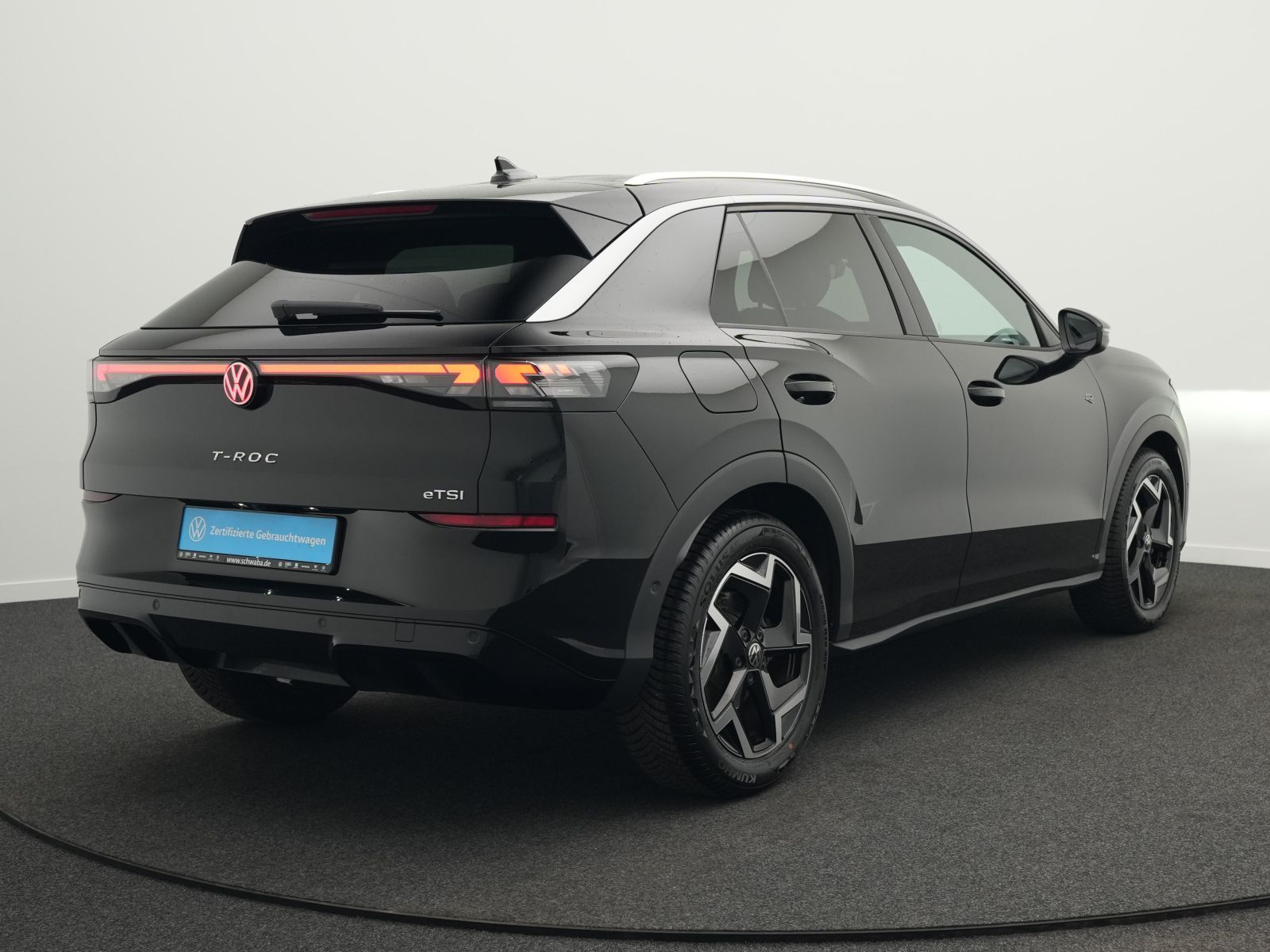 Volkswagen T-Roc R-Line 1.5 eTSI DSG IQ.LIGHT ACC R-KAM foto 3