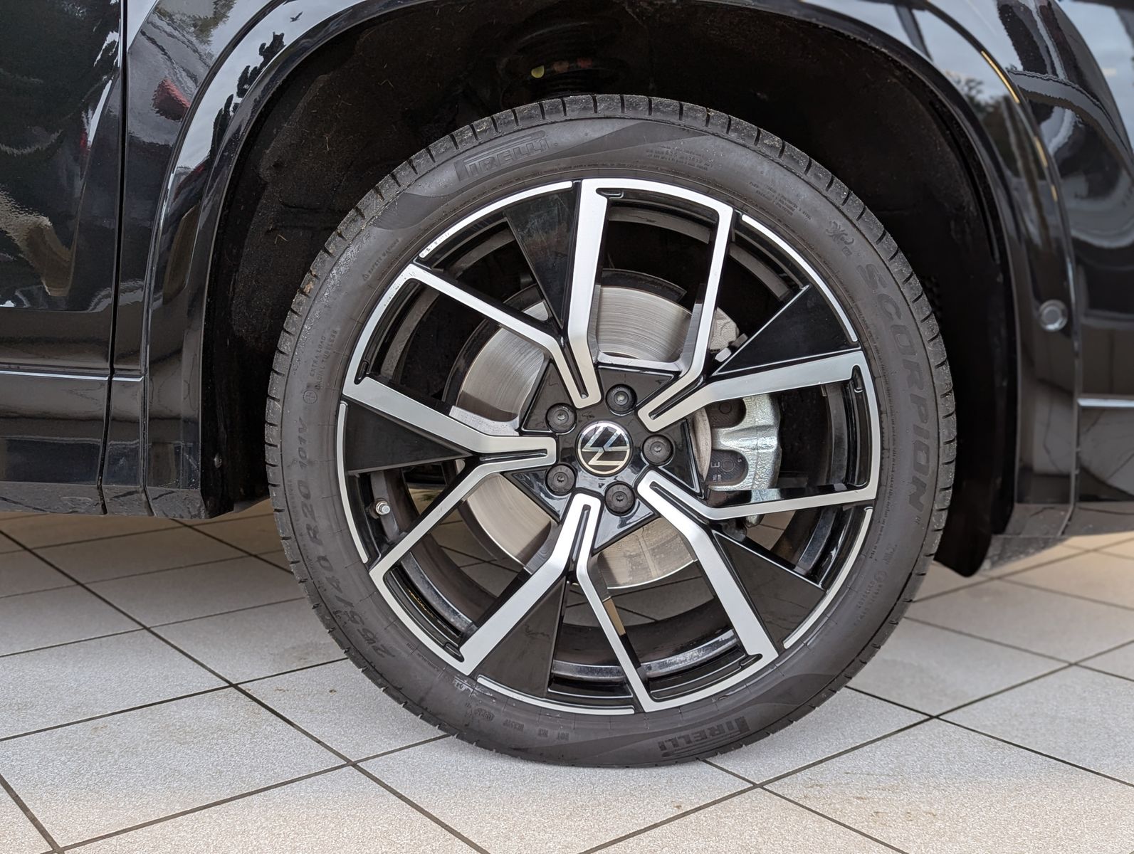 VW Tayron 2.0 R-Line Leder Launch Pano Black AHK 20 - Image 10