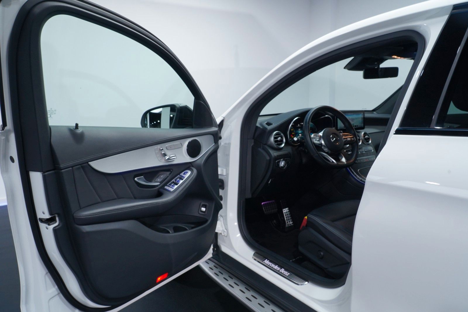Mercedes-Benz GLC 300 de 4M Coupé 3xAMG/MBEAM/9G/MEMORY/SOUND foto 9