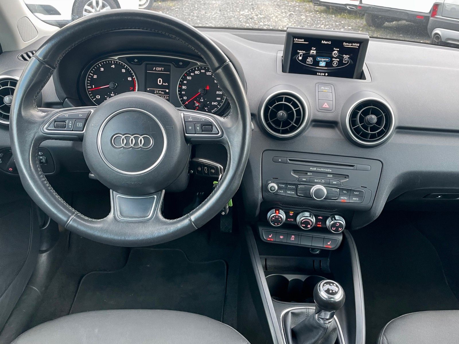 Fahrzeugabbildung Audi A1 1.2 TSI Attraction Navi SCHECKHEFT 2.HAND PDC