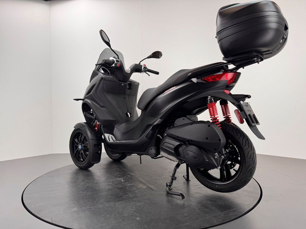 Fahrzeugabbildung Piaggio MP3 300 HPE *SERVICE NEU *TOPCASE
