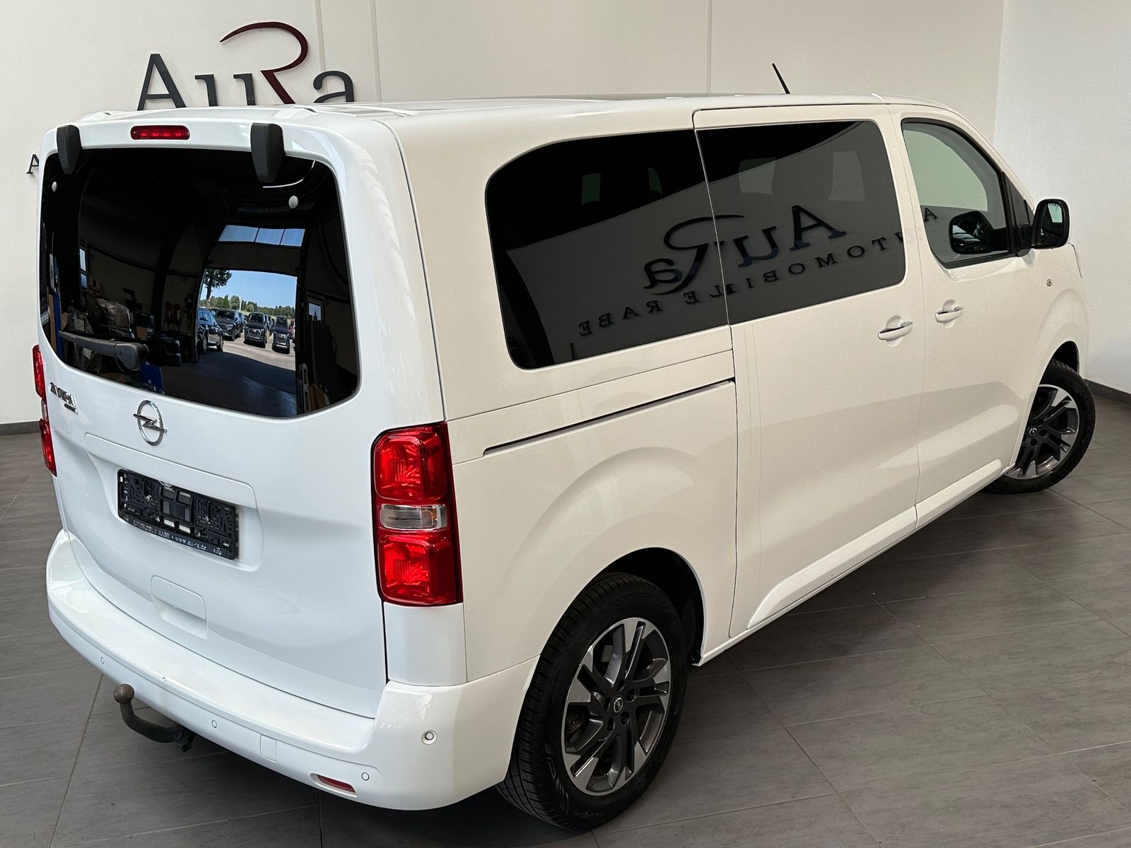 Fahrzeugabbildung Opel Zafira Life L2H1 2.0 Diesel NAV+PANORAMA+AHK+HUD