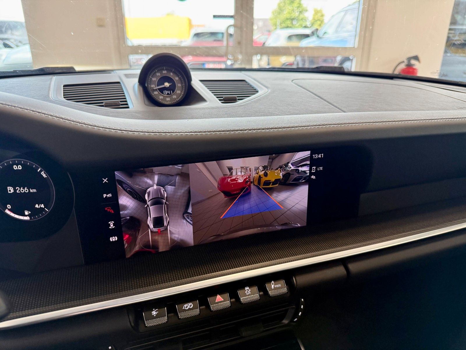 Fahrzeugabbildung Porsche 911 992 Turbo S LIFT/SportDesign/Glasdach/ACC