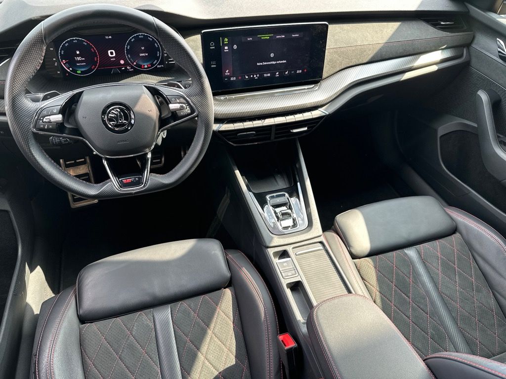 Fahrzeugabbildung SKODA Octavia Combi 2.0 TDI DSG RS Plus NAV+MATRIX+AHK