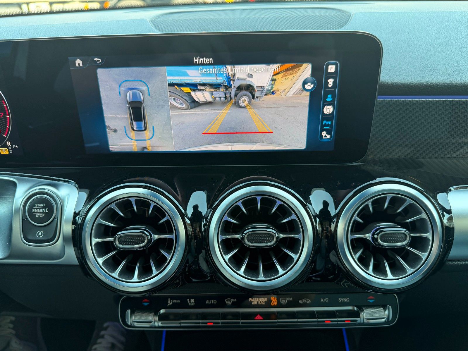 Fahrzeugabbildung Mercedes-Benz GLB 250 4M AMG Night+Pano+Burm+360°+Keyless+20"