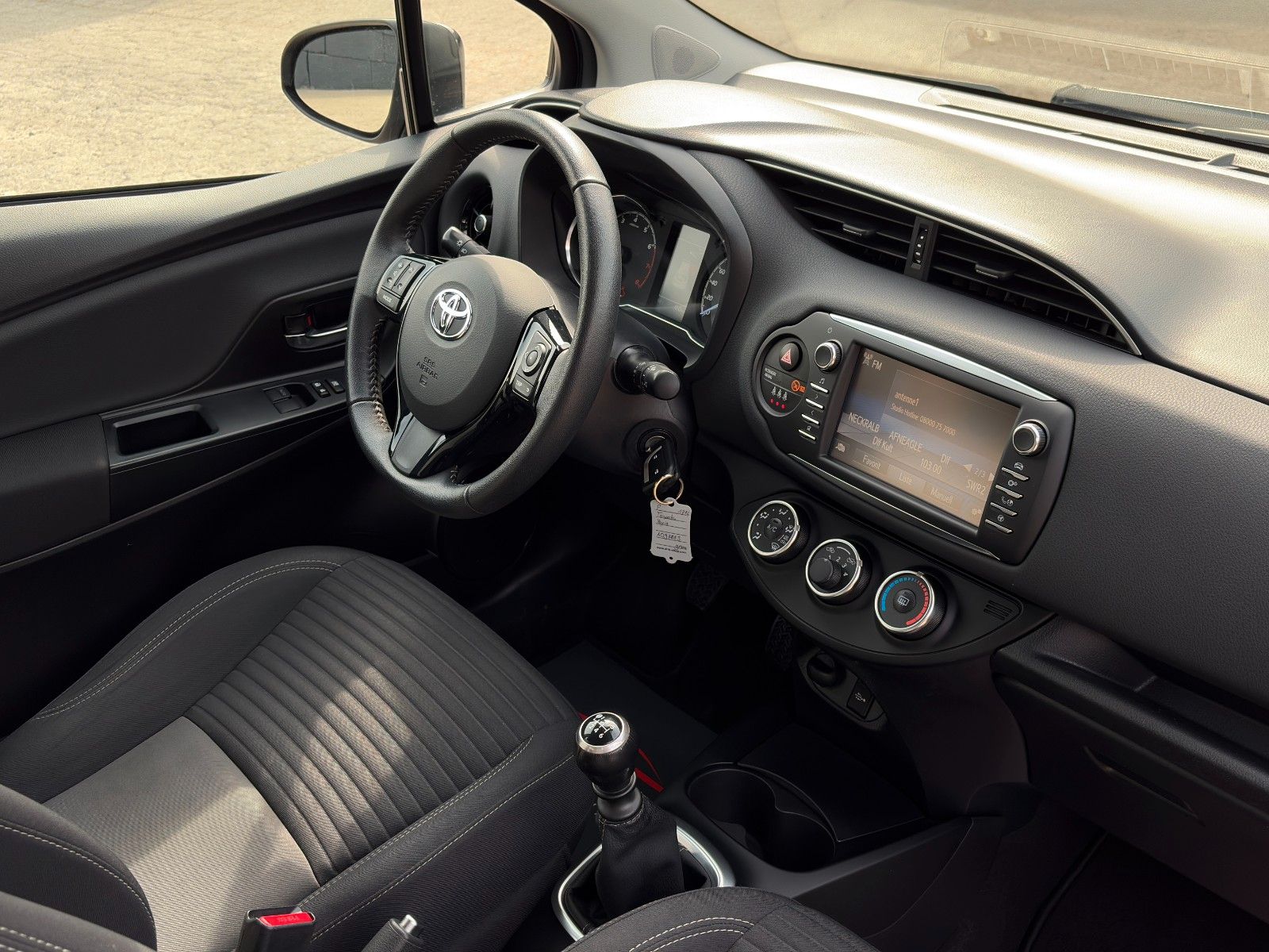 Fahrzeugabbildung Toyota Yaris 1.5 Ltr. Kamera Klima BLT SHZ LKA AM