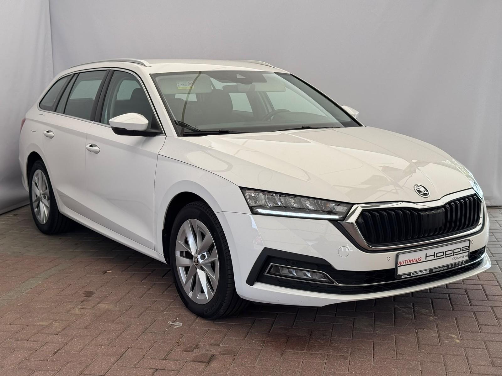 Skoda Octavia Combi 2.0TDI DSG+LED+KEYLESS+APP+PDC+MFL