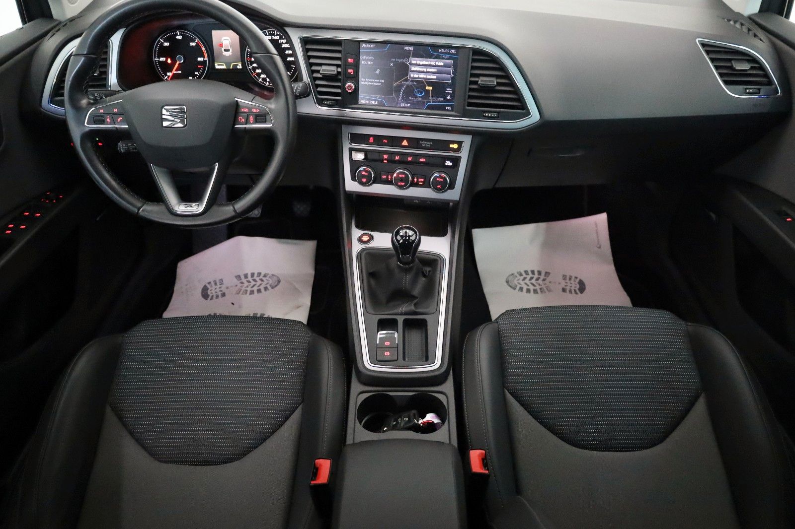 Fahrzeugabbildung SEAT Leon ST Xcellence T.Leder,Navi,LED,Apple CarPlay