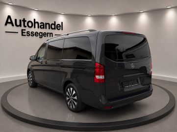 Mercedes V 220 - 8