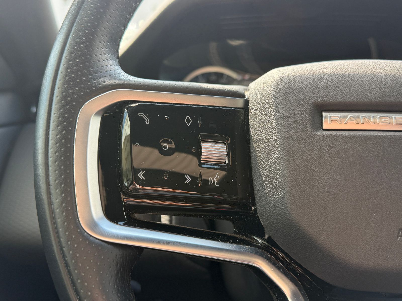 Fahrzeugabbildung Land Rover Range Rover Evoque S Hybrid /R-DYNAMIC/PANO/KAM