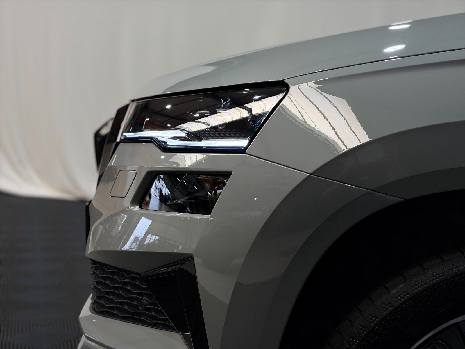 Fahrzeugabbildung SKODA Karoq Sportline / AHK