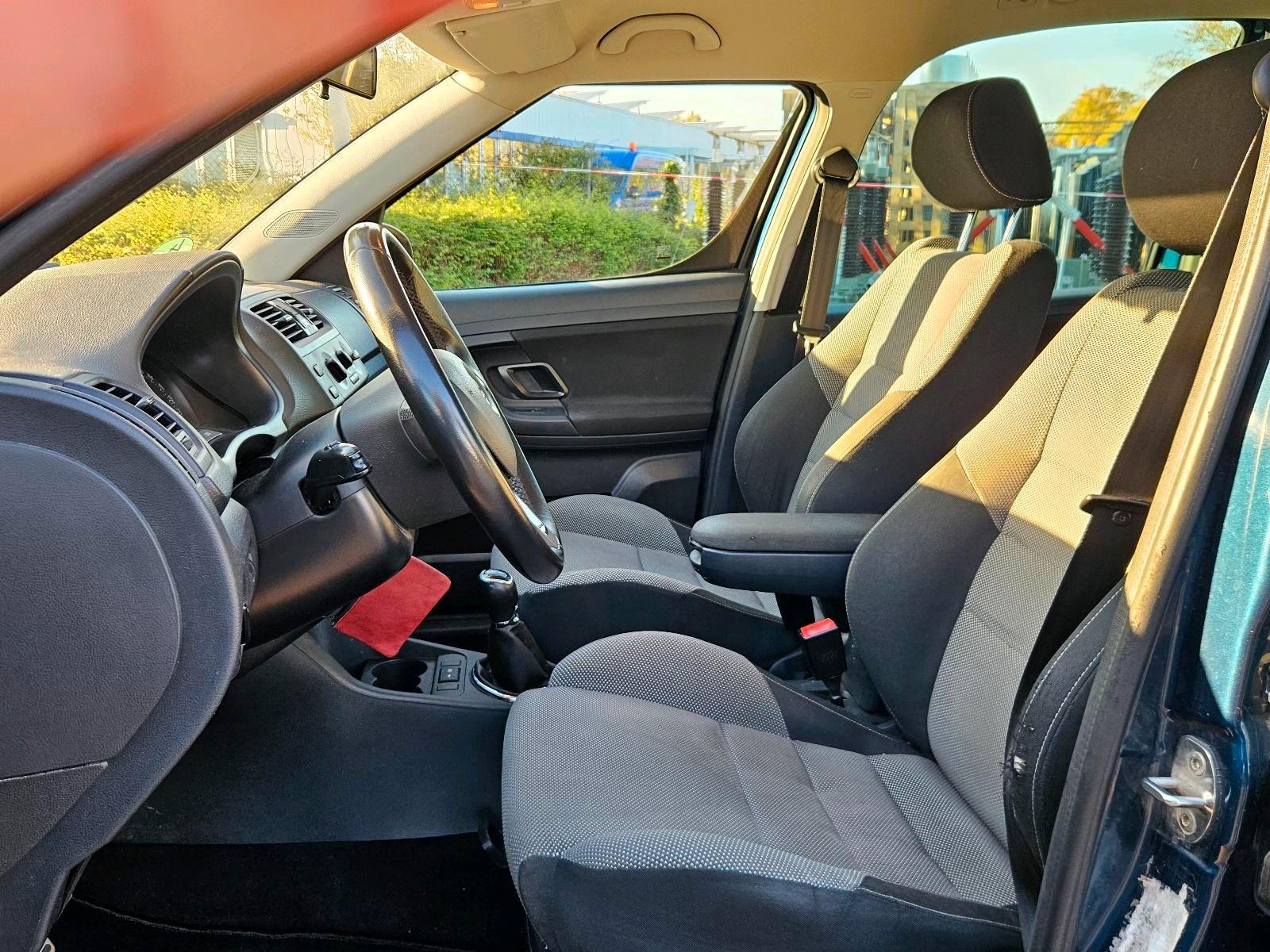Skoda Roomster 2013 — interior