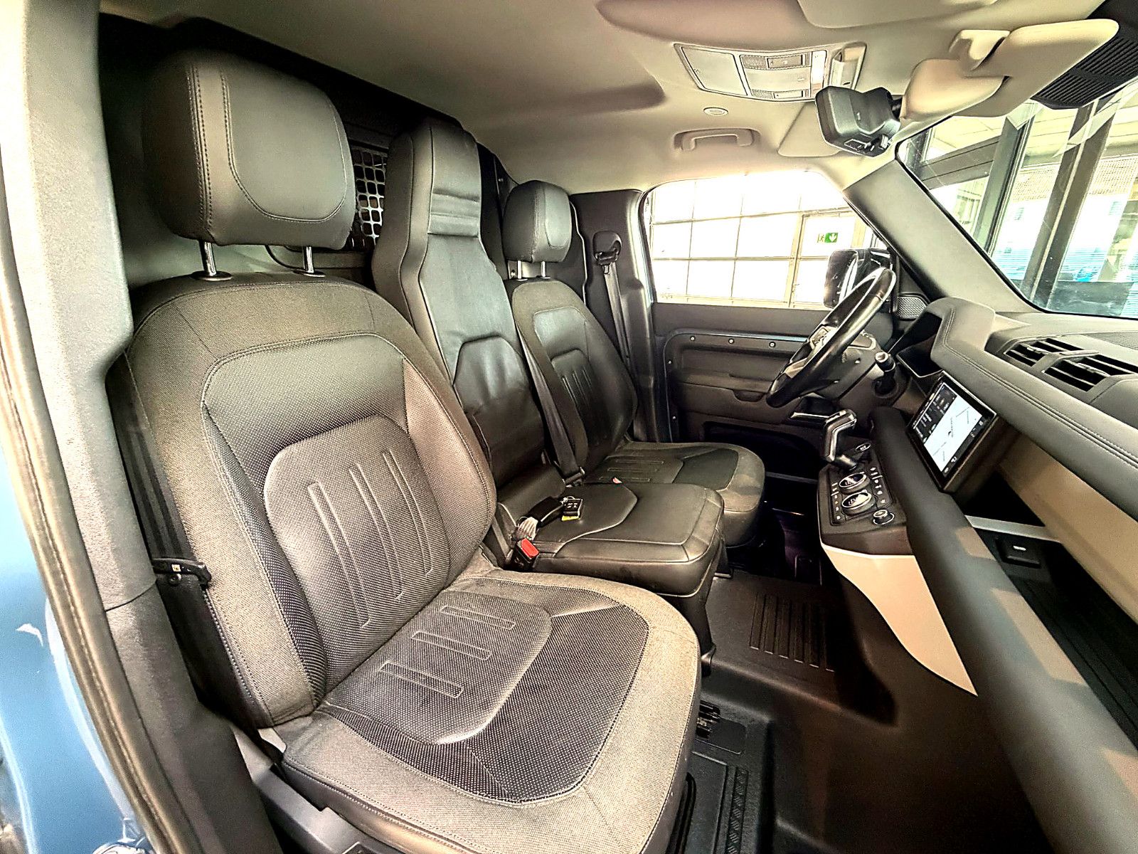 Fahrzeugabbildung Land Rover Defender 110 Hard Top S/3-SITZE/NAVI/LEDER/360''