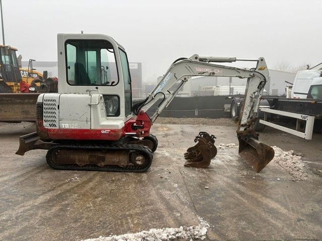 Takeuchi TB125. 3 Löffel.