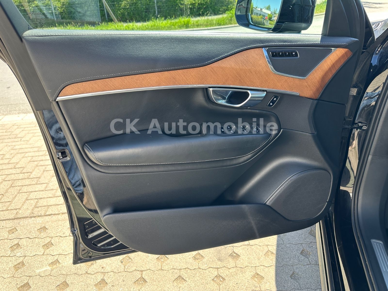 Fahrzeugabbildung Volvo XC90 T5 Inscription AWD/7Sitze/BLIS/LED/360°/AHK