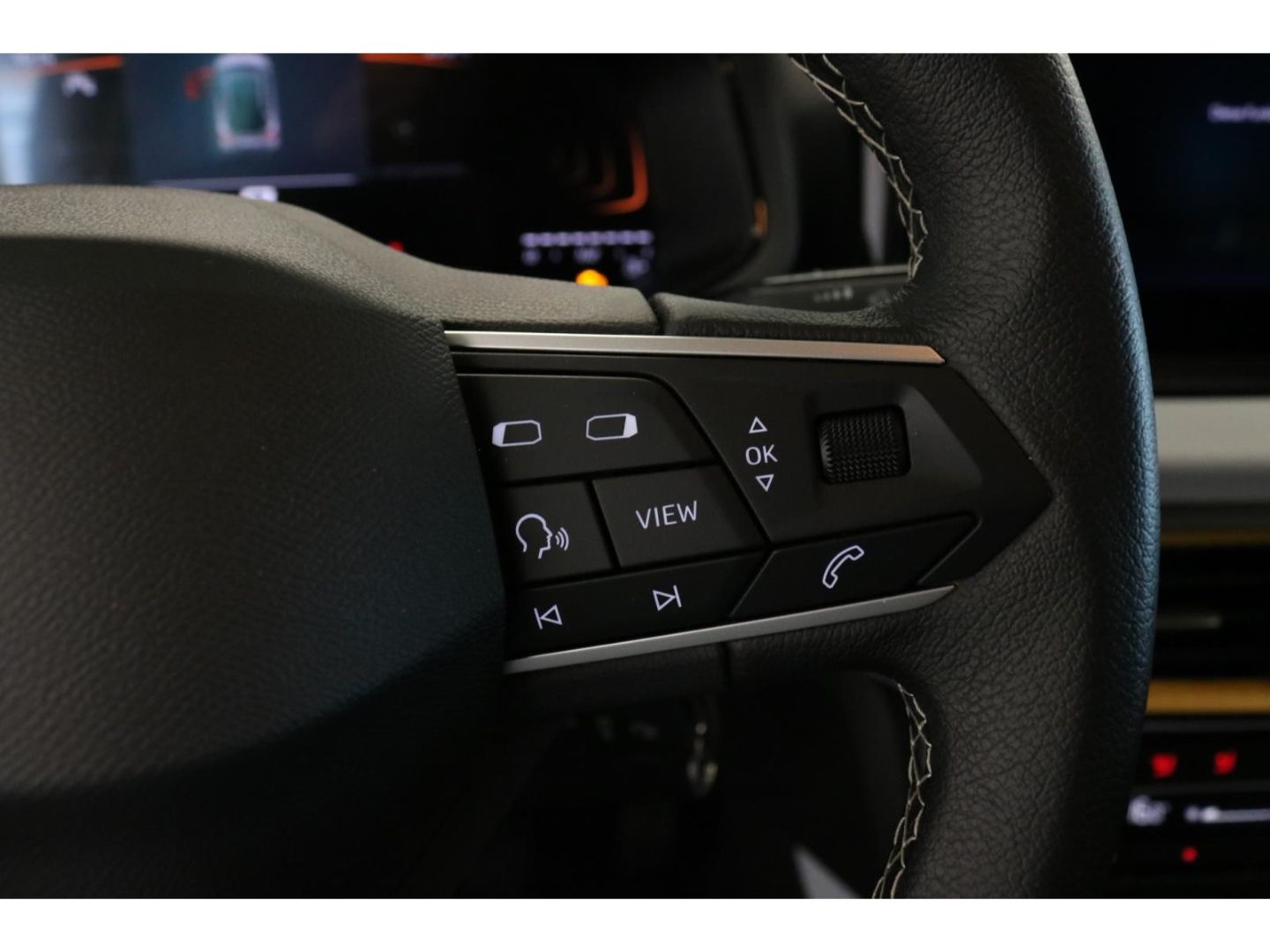 Fahrzeugabbildung SEAT Arona Road Edition Tempo Navi DAB LED PDC SHZ