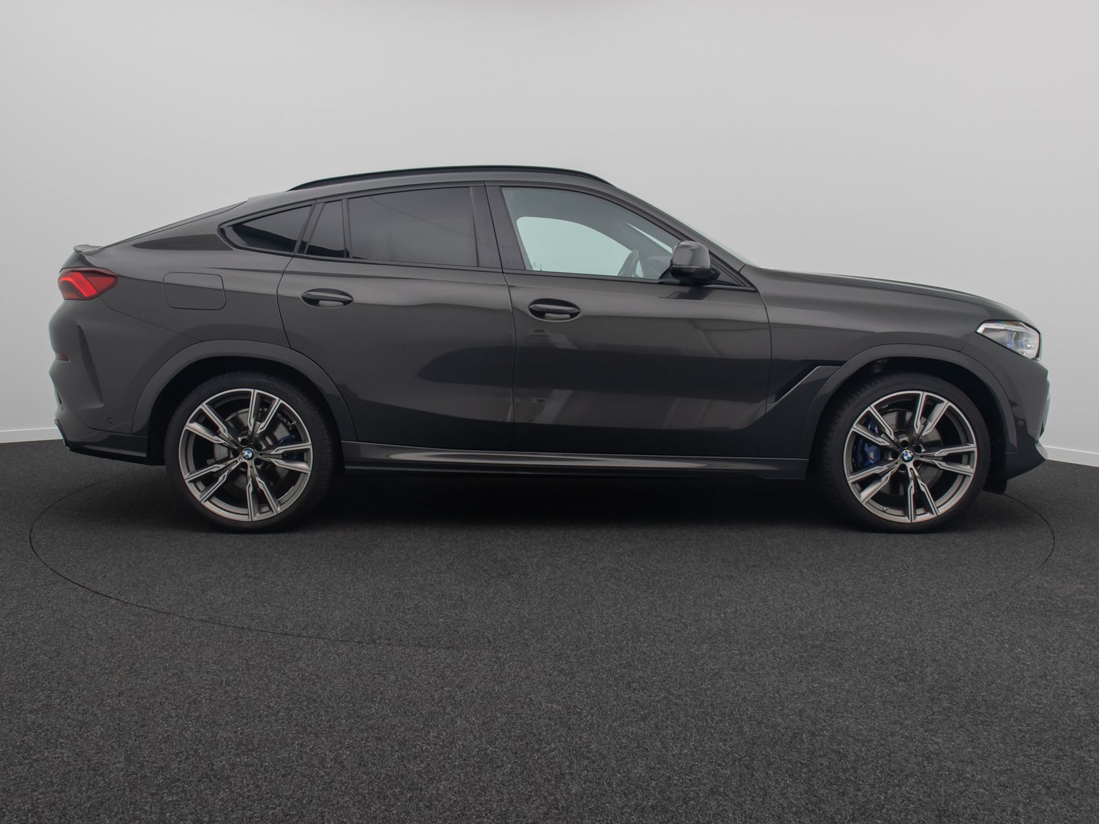 Fahrzeugabbildung BMW X6 M50i B&W HUD DAB SkyLounge Individual 22Zoll