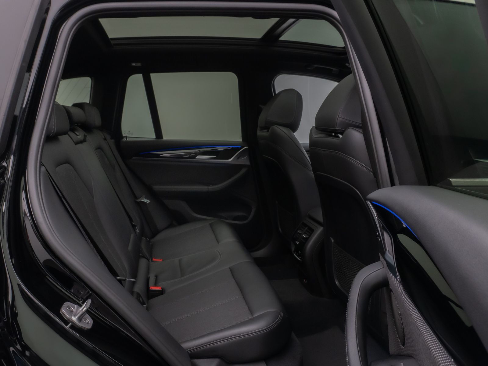 Fahrzeugabbildung BMW X3 xD20d xLine Kamera Panorama HUD DAB HiFi 19"
