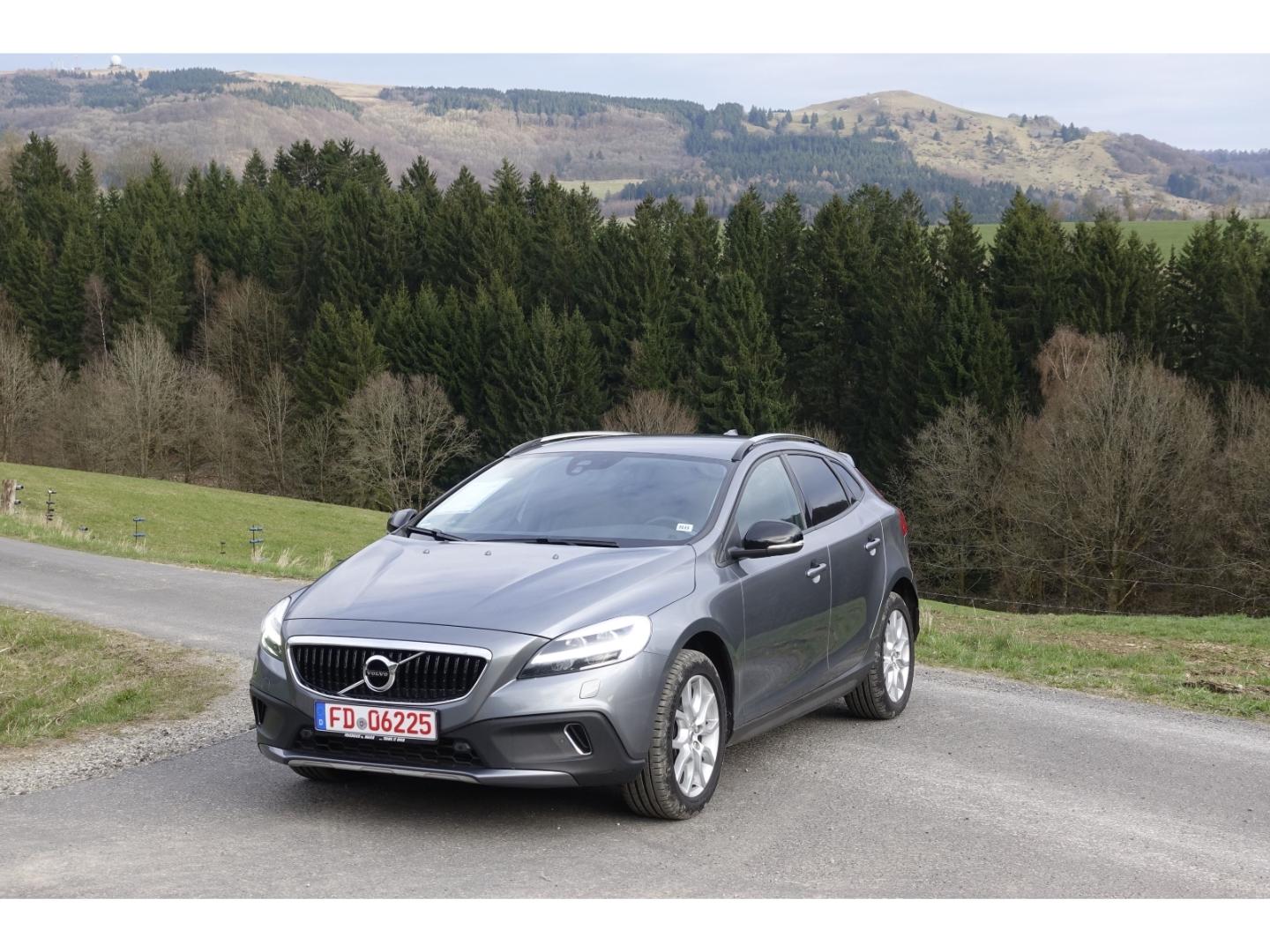Volvo V40 Cross Country D3 Plus LED*RFK*PDCv.uh.*abged