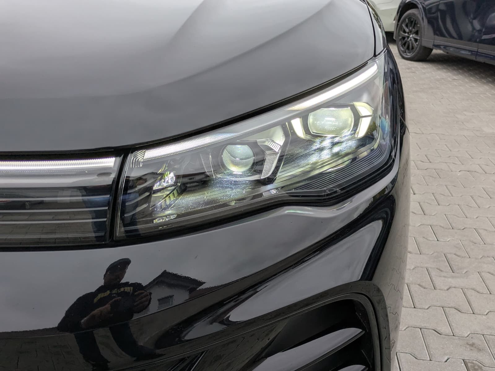 Fahrzeugabbildung Volkswagen Tiguan 2.0 TDI 4M R-Line PANO*H&K*AHK*MATRIX*20"