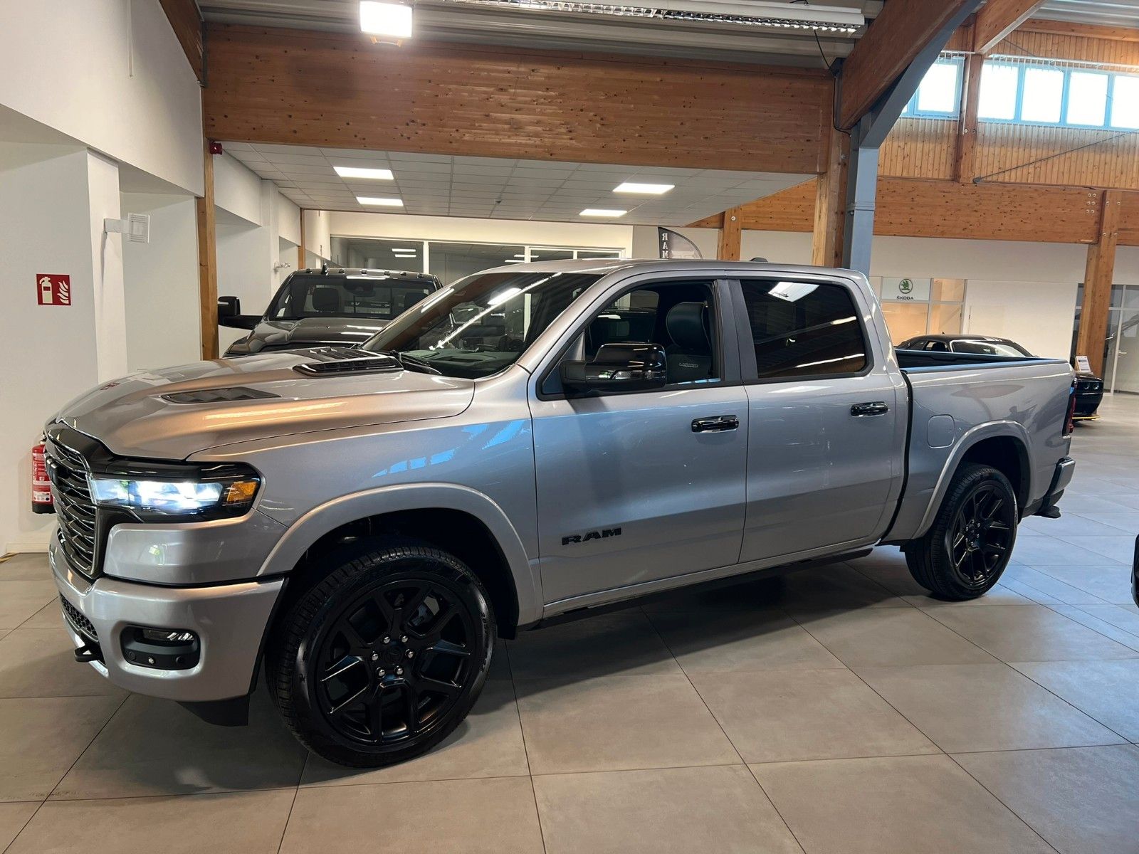 Fahrzeugabbildung Dodge RAM 1500 Laramie Night Premium, LUFT*AKTION*