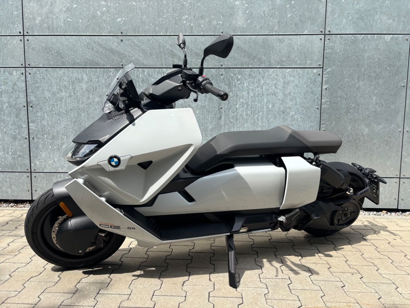 Fahrzeugabbildung BMW CE 04 2 Pakete Schnellladegerät