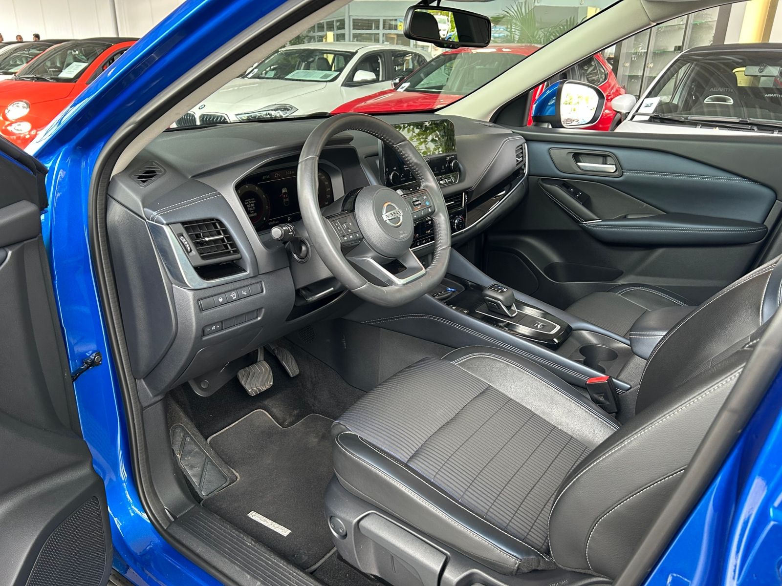 Fahrzeugabbildung Nissan Qashqai Premiere Edition PANO HUD 360° LED NAV