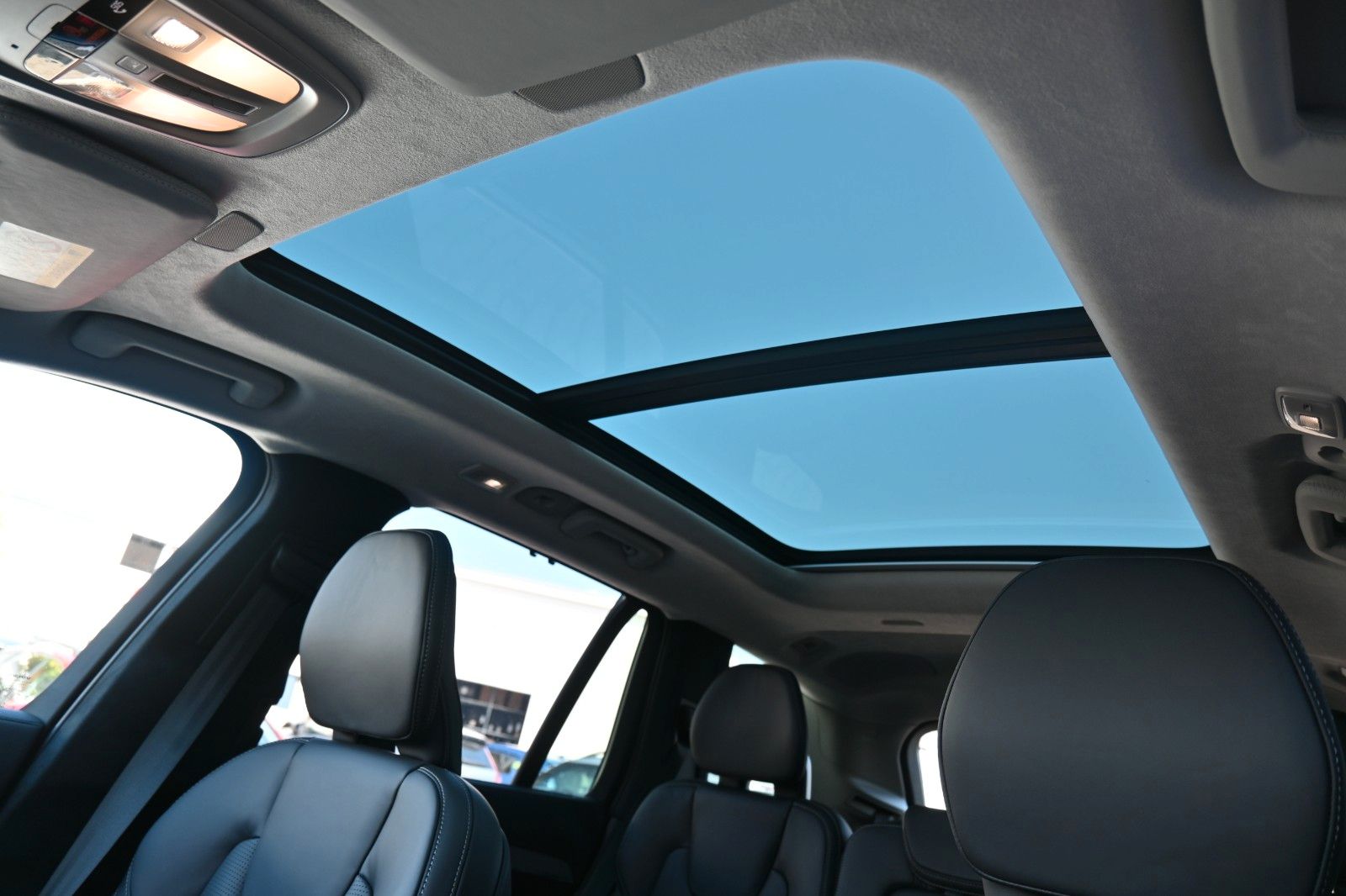 Fahrzeugabbildung Volvo XC90 Ultra Dark Recharge T8 B&W*LUFT*360*MASSAGE