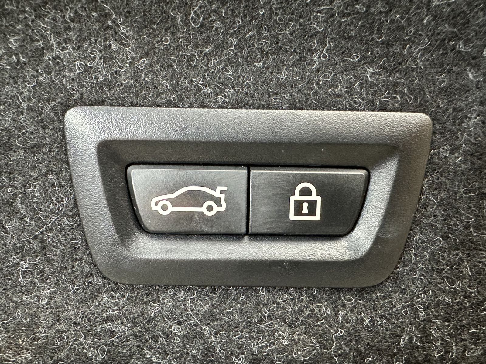 Fahrzeugabbildung BMW 420d Coupé Sport-Aut. M-Sport NAV+LASER+HEAD-UP